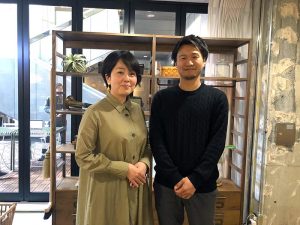 リノベる株式会社、千葉剛史さん（右）と田形梓さん（左）