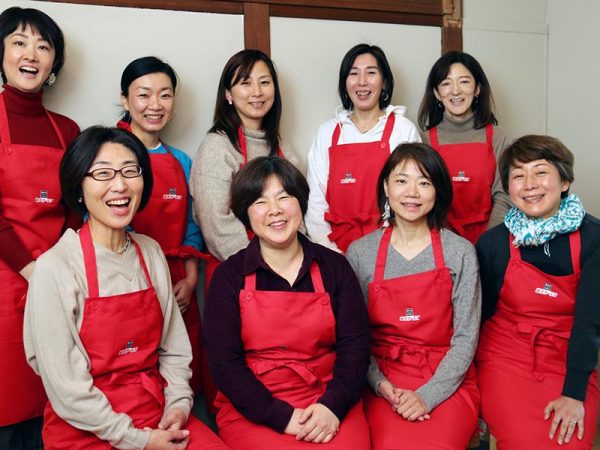 写真は前列左から望月氏、小畑氏、山本氏、前田氏、後列左から江口氏、本多氏、畑野氏、伏見氏、杉本氏