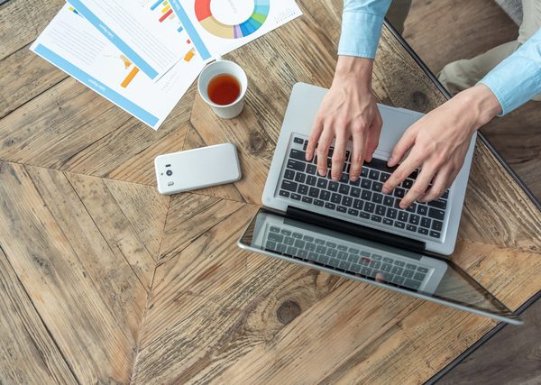 時間や場所などの制約がなく、労働効率が高まるワーキングスタイルとして今後もテレワークは進むであろう