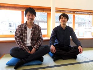 左は小杉湯の平松氏、右は銭湯ぐらしの加藤氏。取材の少し前に小杉湯が登録有形文化財に登録されることになったというニュースが