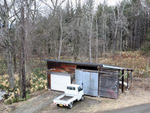 現在の自宅そばに建てた旧作業場。剣淵町での経験を生かし、屋内に窯を構えた