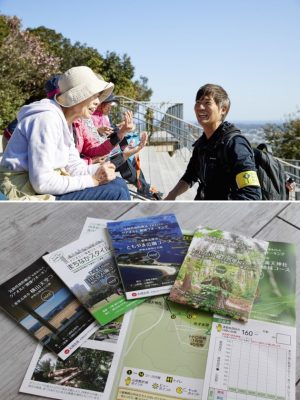 上／専門ガイドと一緒にウオーキング。途中で体表面温度や心拍数を測り、参加者の体力に応じてスピードを調整。<br>
下／コースごとに用意されたポケットサイズのマップ。記録表に心拍数や血圧、体表面温度を記して自分の体調と向き合う

