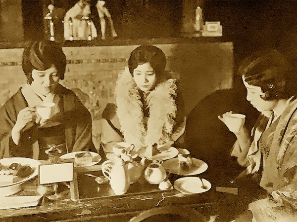 銀座はカフェがたくさんあり栄えた