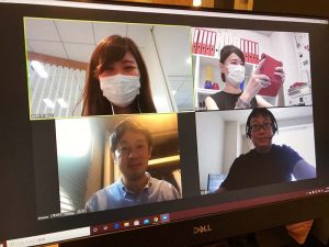 ▲今回のインタビューもオンラインミーティングで対応。左上から反時計回りに：広報部の田辺さん、第二販売部の木村さん、業務企画部の夏井さん、住宅ライター福岡（筆者）