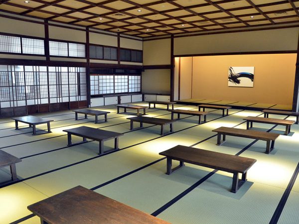 約100年前からほとんど変わっていない「リトリートルーム」。「この部屋を見て、『昔のままですね。残してくれてありがとう』と涙ぐむ卒業生もいらっしゃいます」（大久保さん）