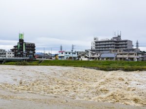 地図上で物件を探しながら、洪水ハザードマップを確認。住まいのリスクを確認する