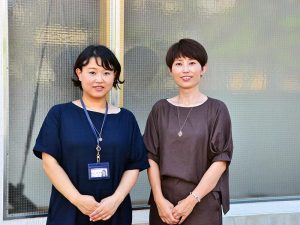 舞鶴市政策推進部移住・定住促進課の堂田久美さん（右）と布川裕子さん。「お試し住宅が、空き家活用、居住促進のきっかけになれば」と堂田さん