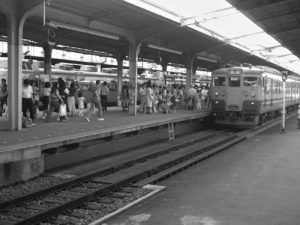 1980（昭和55）年頃の上野駅ホームには、数々の夜行列車や優等列車の姿があった