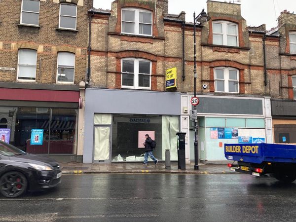 衰退気味だった地方の商店街は、コロナによる廃業でいっそうゴースト化が進んでいる（ロンドン）
© Nao Fukuoka