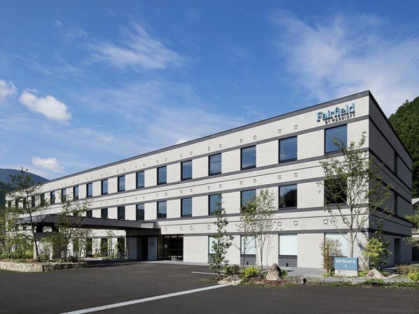 全国に先駆けて「フェアフィールド･バイ･マリオット･岐阜清流里山公園」「フェアフィールド･バイ･マリオット･岐阜美濃」が2020年10月6日に開業。その3日後には「フェアフィールド･バイ･マリオット･岐阜郡上」（写真）がオープンした
