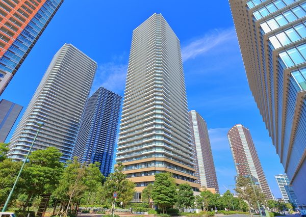 全国に約1400棟以上あるともいわれるタワーマンション。今後、安全・維持・管理に多大なコストが発生することが想定されている。タワーマンション人気は続くのだろうか
