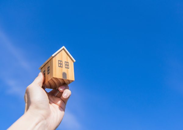 未だコロナ禍中にあるため、経済環境も生活環境も大きく変わる可能性がある。</br>この時期に長期の住宅ローンを組むこともそうだが、冷静に考えることが必要となる