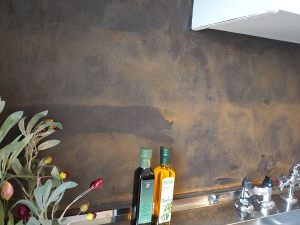 ペイント色は、基本の約300色と日本の伝統色16色の中から選べる