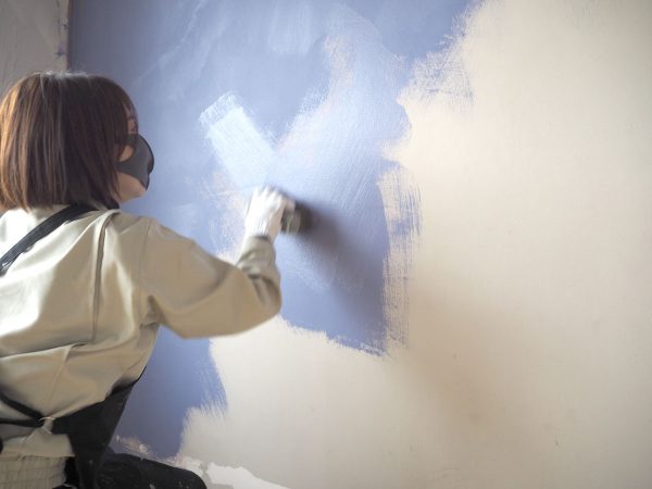 ペイント色は、基本の約300色と日本の伝統色16色の中から選べる