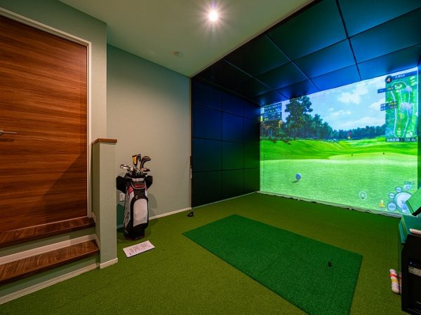 ゴルフシミュレーターのある部屋は12.3畳。たっぷりの広さがある。1階にはそれ以外に浴室、洗面所などが用意されている