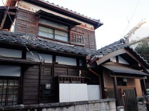 戦前の様式の住宅もちらほらある