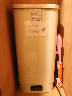 セミナーで道庁の移住担当者が紹介した、屋外の大容量灯油タンク