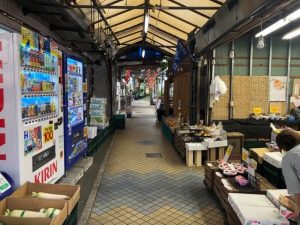 今もレトロな趣を残す「浜マーケット」