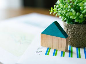 長期間にわたり住んでいる賃貸物件は賃料が周辺相場と乖離していることが多いが、実際の状況は家賃相場などを見て確認しておきたい