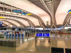 新型コロナウイルスの影響で外国人観光客が激減、宿泊・飲食など多くの業界に多大なダメージを与えている