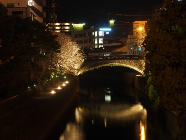 坪井川に1875（明治8）年に架橋された明八橋は、新町・古町地区を象徴する歴史的景観のひとつ