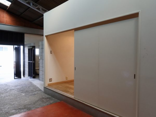 広さはたっぷりあるし、見ている分にはしゃれた水回りだが……