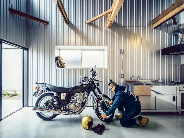 この写真がバズったというバイクを入れて撮影したもの。確かにどんな住まいかがよく分かる