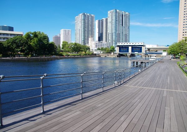 アムステルダムのスイートホテルの1室。渡航できる日はまだしばらく先になりそうだ