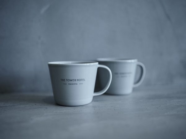 レセプションの壁には、愛知県生まれのアーティスト・杉戸洋さんによるモザイクタイルを使った作品が飾られている　©AMEBA HOLDINGS INC.