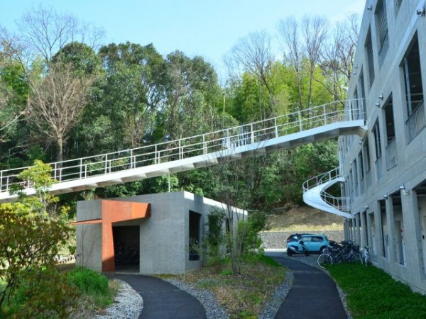 1階と2階の直通階段と、1階と3階の直通階段