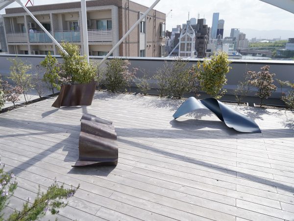 「SUIKEI ART FAIR OSAKA」のHotel Noum OSAKAでの展示風景。写真提供：YOMAFIG.