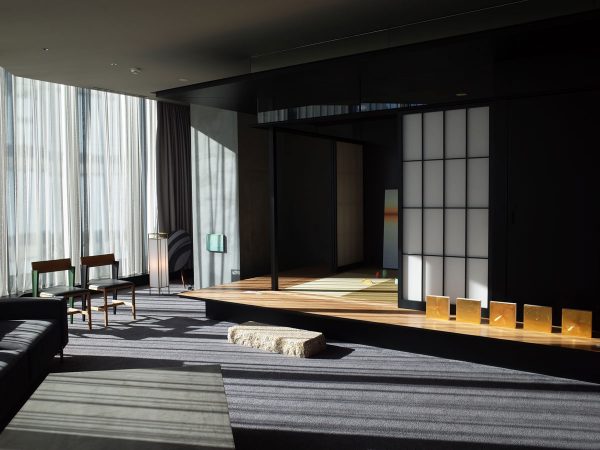 「SUIKEI ART FAIR OSAKA」にて。アーティスト山下 茜里さんの展示空間。「目」をモチーフとした作品で、3部屋をアレンジした