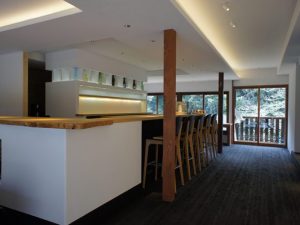 湯谷温泉の約築65年の古い旅館をリノベーションした複合施設「Hoo！Hoo！」