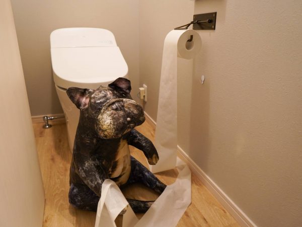 「SUIKEI ART FAIR OSAKA」のhotel it. osaka shinmachi会場での展示風景。写真提供：YOMAFIG.