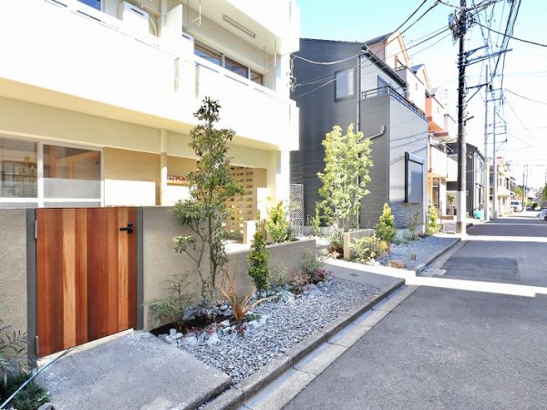 50年ほど前の、マンションの建設時の写真。奥にはすでにアパートが建っている