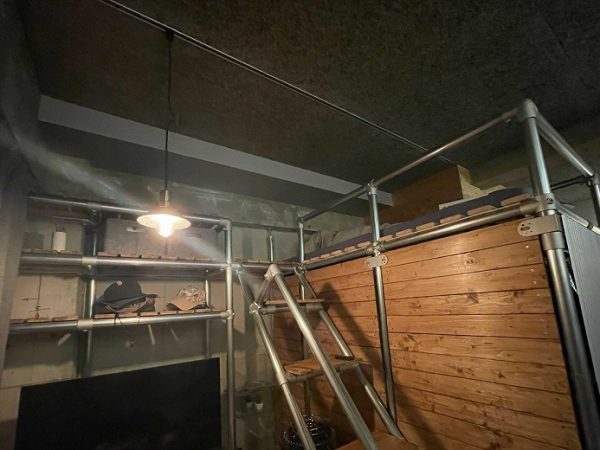 工場側から見た共用部。手前は土間となっており、もともと作業スペース