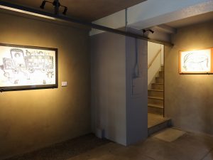 エントランスホールに入るとこんな絵が迎えてくれる