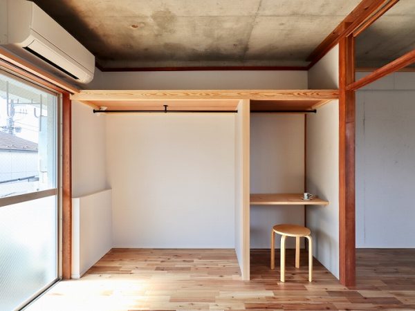 住戸ごとに異なるイラストが掲げられている