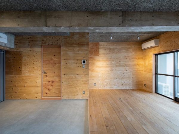 職人さんたちがずっと作業をしてきた空間。大きな機械などもあり、インパクト大