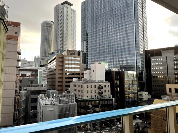 「SEVEN STORIES」(セブンストーリーズ)の外観。以前は立体駐車場だったが、オーナーの資産活用プランとして、マンションへ転用することに