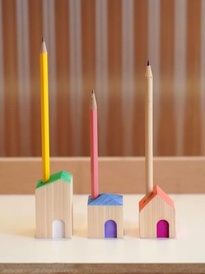 木工機械を使って仕上げる「家型ペン立て」。ワークショップの所要時間は約30分で600円。ふらりと立ち寄って体験できる気軽さがいい（写真提供：soiro living）