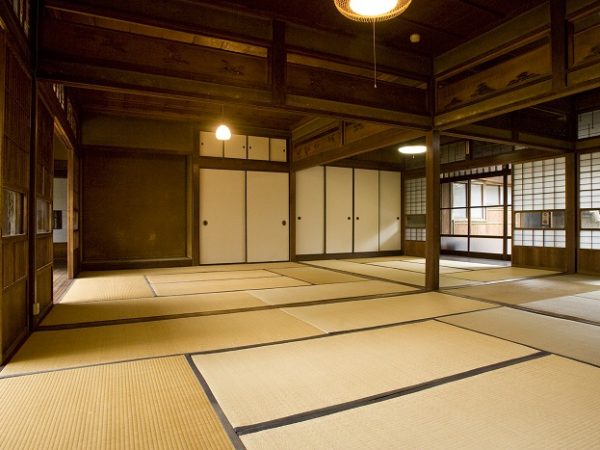 橦木館の館内レイアウト(橦木館ホームページより)。手前の2階建て部分が洋館で、廊下でつながっている奥が和館