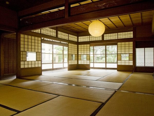 橦木館の館内レイアウト(橦木館ホームページより)。手前の2階建て部分が洋館で、廊下でつながっている奥が和館