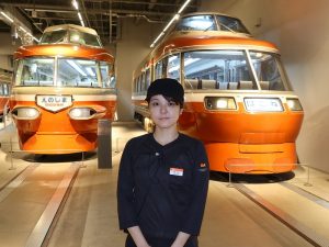 お話を伺った、ロマンスカーミュージアムの神林ゆうこさん。「休日に家族やカップル、鉄道ファンの方など広い世代の方にご来場いただき、海老名のまちの賑わいのひとつのシンボルになれるとうれしいですね。カフェにもお気軽にお立ち寄りください」