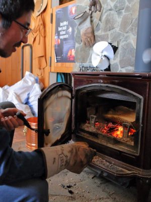 木や石などの身近な自然素材が生活に溶け込む、下川町の暮らし
