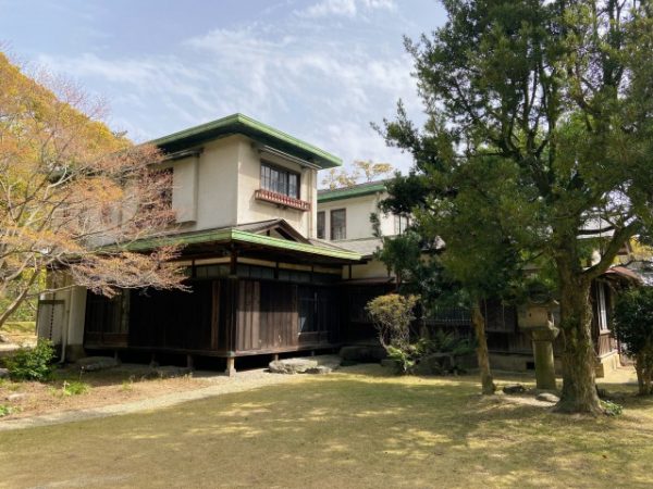 「洋館」南側外観。耐震改修が行われていないため、当面は立ち入り不可