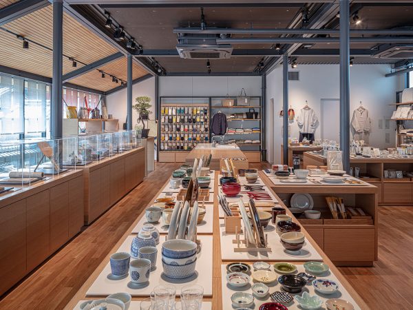 中川政七商店 奈良本店。2階の約60坪のフロア一面に並ぶ、約3,000の商品。撮影：淺川 敏