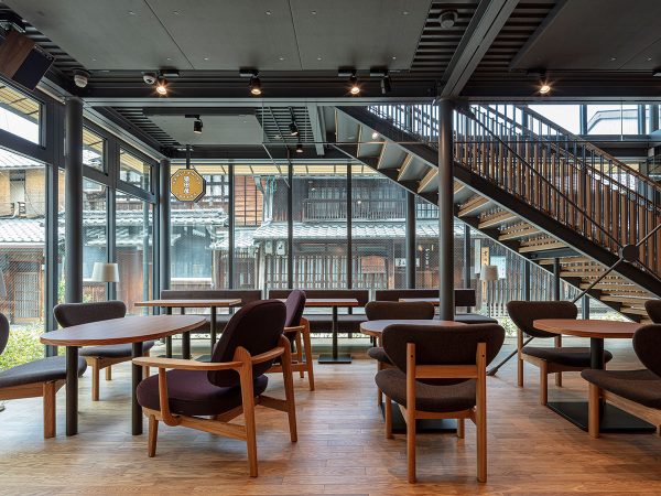 中川政七商店 奈良本店。2階の約60坪のフロア一面に並ぶ、約3,000の商品。撮影：淺川 敏