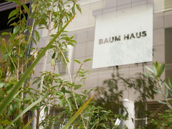 フードホールは一般の客だけでなく2階を利用するワーカーのための場所でもある