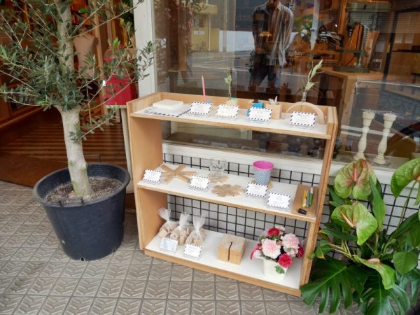 木工機械を使って仕上げる「家型ペン立て」。ワークショップの所要時間は約30分で600円。ふらりと立ち寄って体験できる気軽さがいい（写真提供：soiro living）